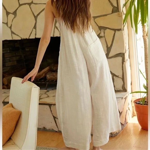 New Free People Sun Drenched Overalls Onesie Jumpsuit in White Size Medium - Picture 3 of 10